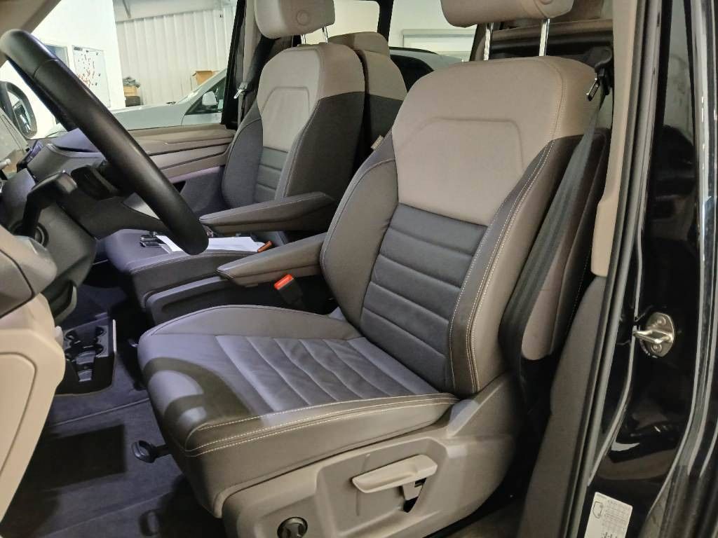 Fahrzeugabbildung Volkswagen T7 Multivan Style lang Voll-Leder HuD Pano AHK