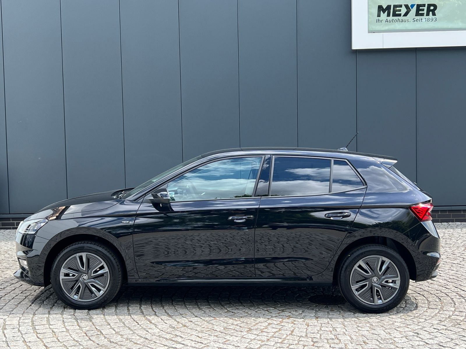 Fahrzeugabbildung SKODA Fabia Tour 1.0 TSI *Winter-Paket,KESSY,Einparkhi