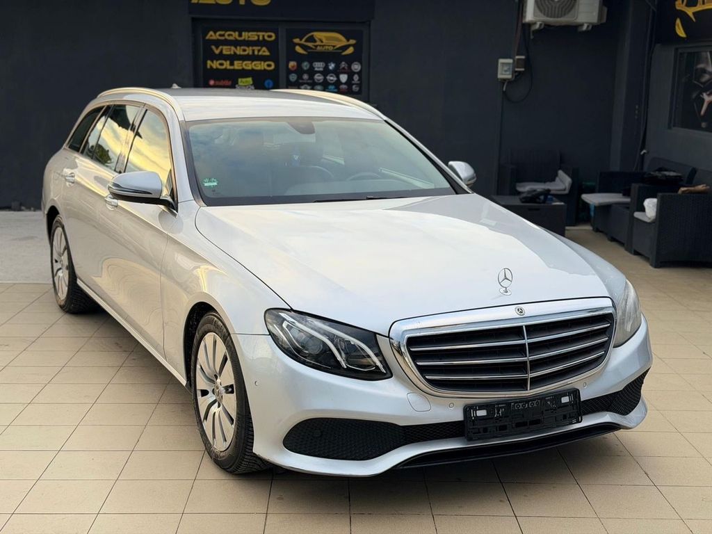 Image of Mercedes-Benz E 200