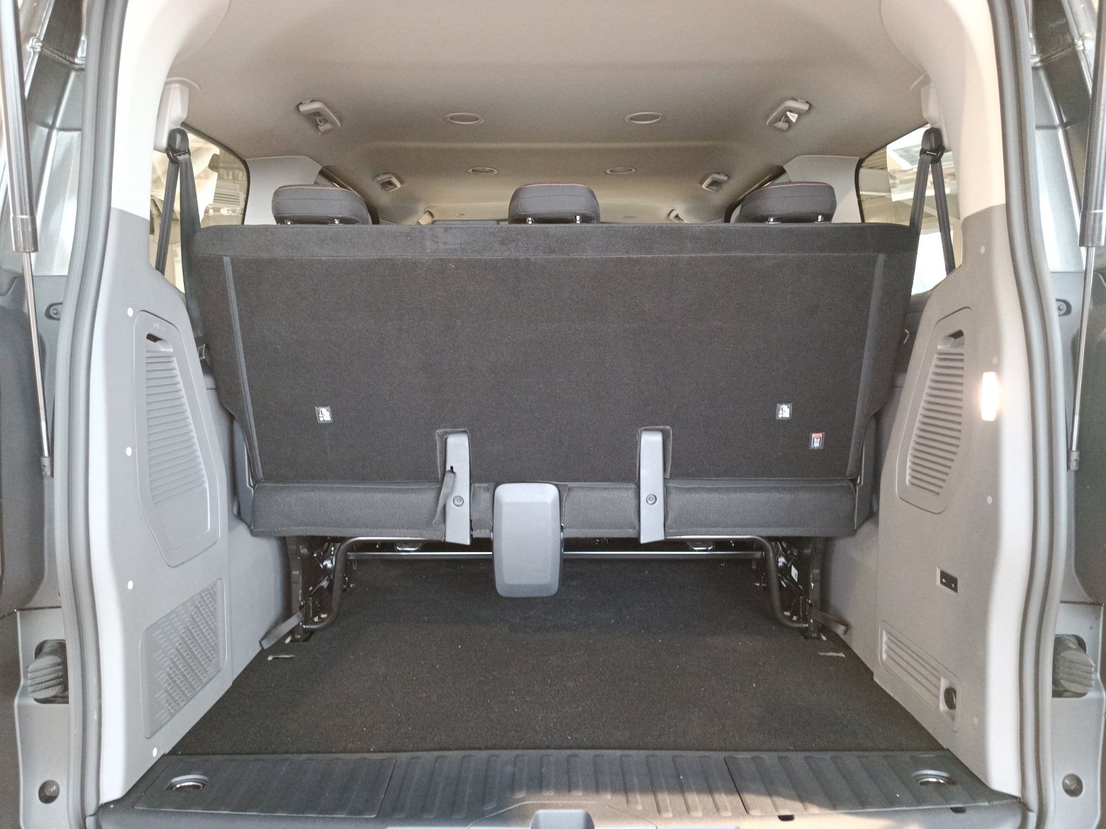 Volkswagen T7 Caravelle - Bild 18