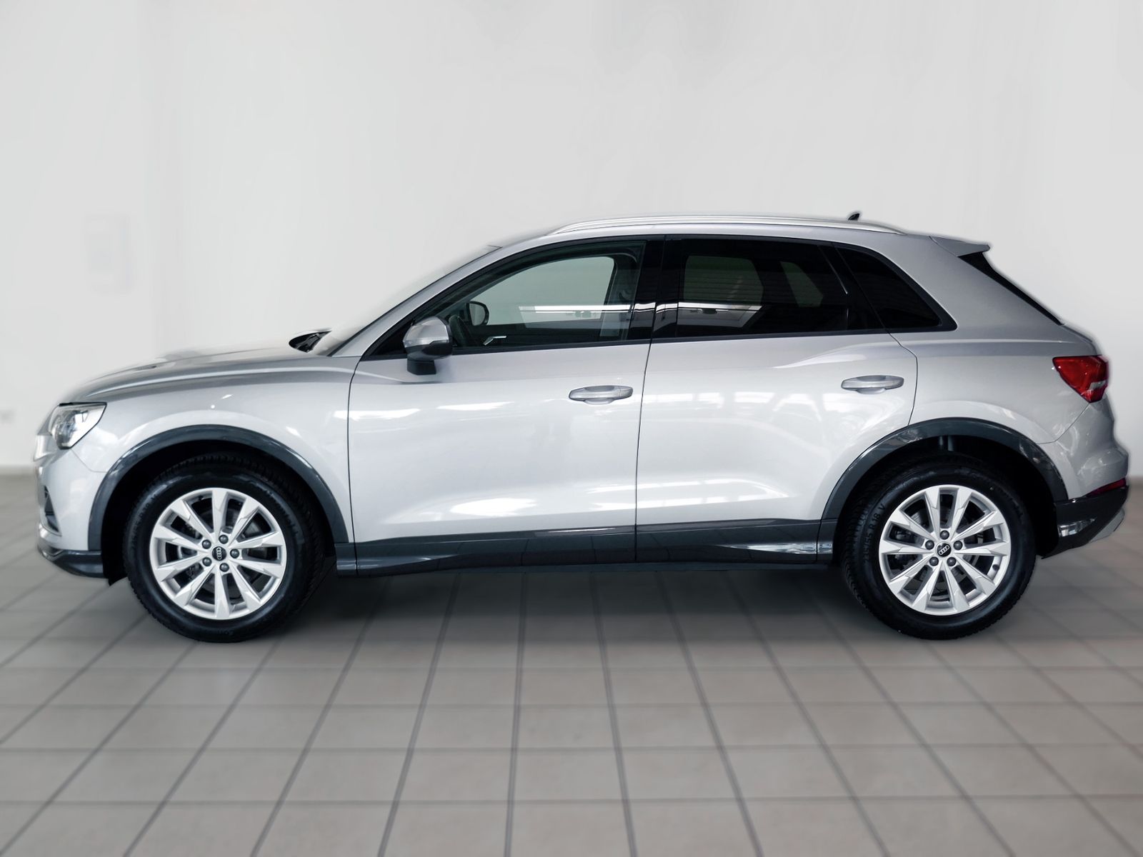 Fahrzeugabbildung Audi Q3 35 Advanced 2.0 TDI S-tronic | LED AHK RFK