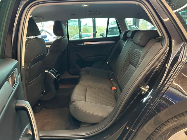 Skoda Superb Combi Style 4x4 *Shz*PDC*AHK*