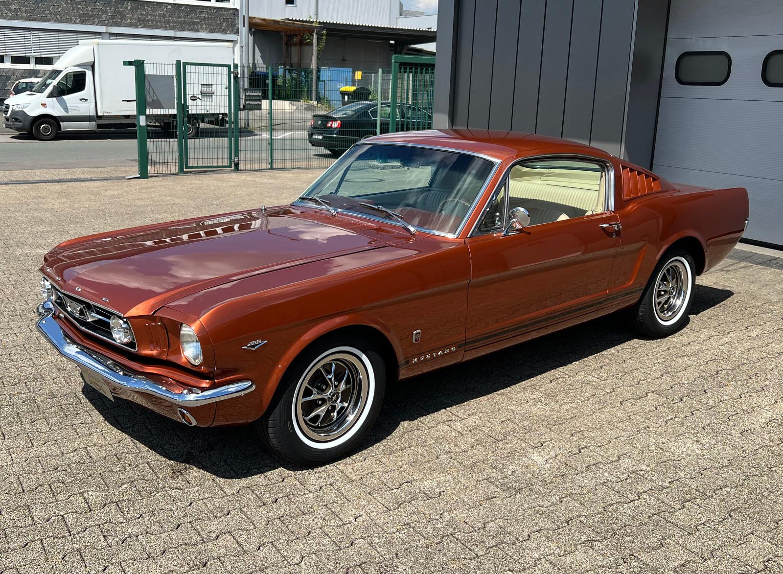 Ford Mustang Fastback GT, Pony, Voll-Ausstattung