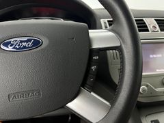 FORD Kuga Titanium / RENTNER/ NUR 53.tKM /AHK /AUTOM FORD Kuga Titanium / RENTNER/ NUR 53.tKM /AHK /AUTOM