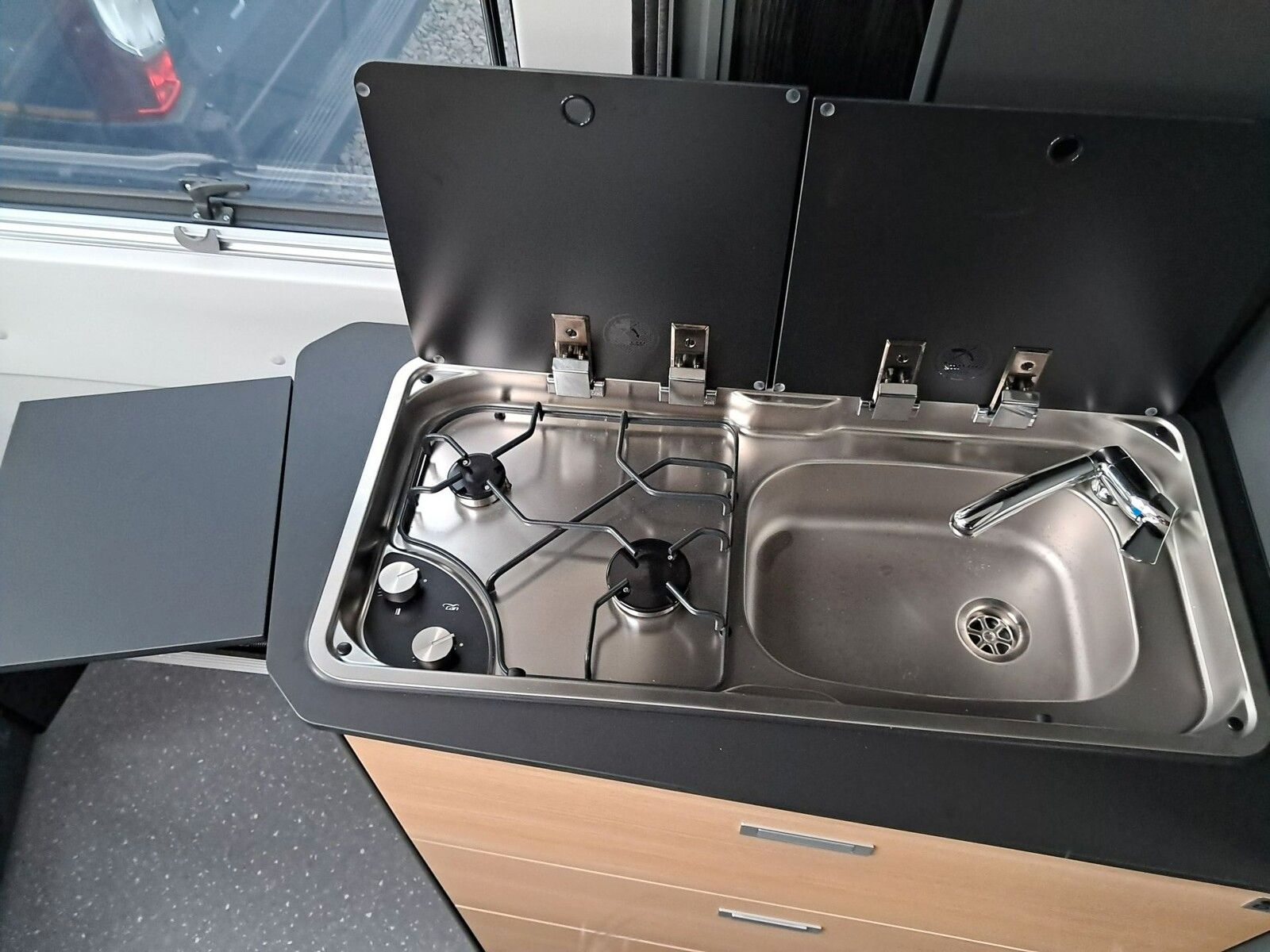 Fahrzeugabbildung Adria Twin 60Y 640 SLB Automatik, Zuziehhilfe