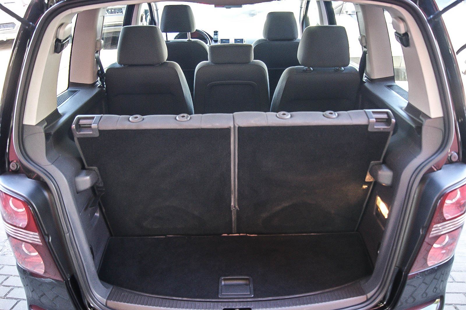 Fahrzeugabbildung Volkswagen Touran 1.4TSI DSG Highline 7-SITZE