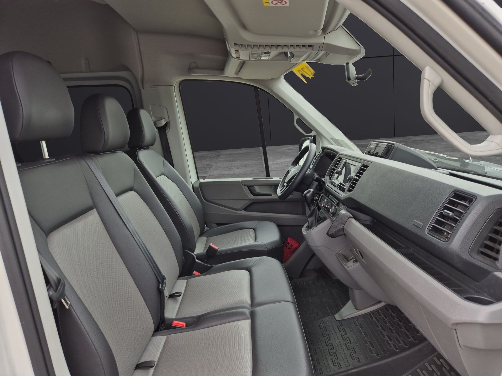 Fahrzeugabbildung Volkswagen Crafter 50 DSG LR HD 9-Si Rollstuhllift Trittstu