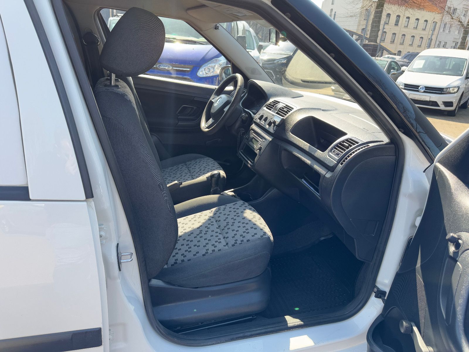 Fahrzeugabbildung SKODA Roomster Praktik 1.6 TDI 1.HAND SKODA SCHECKHEFT