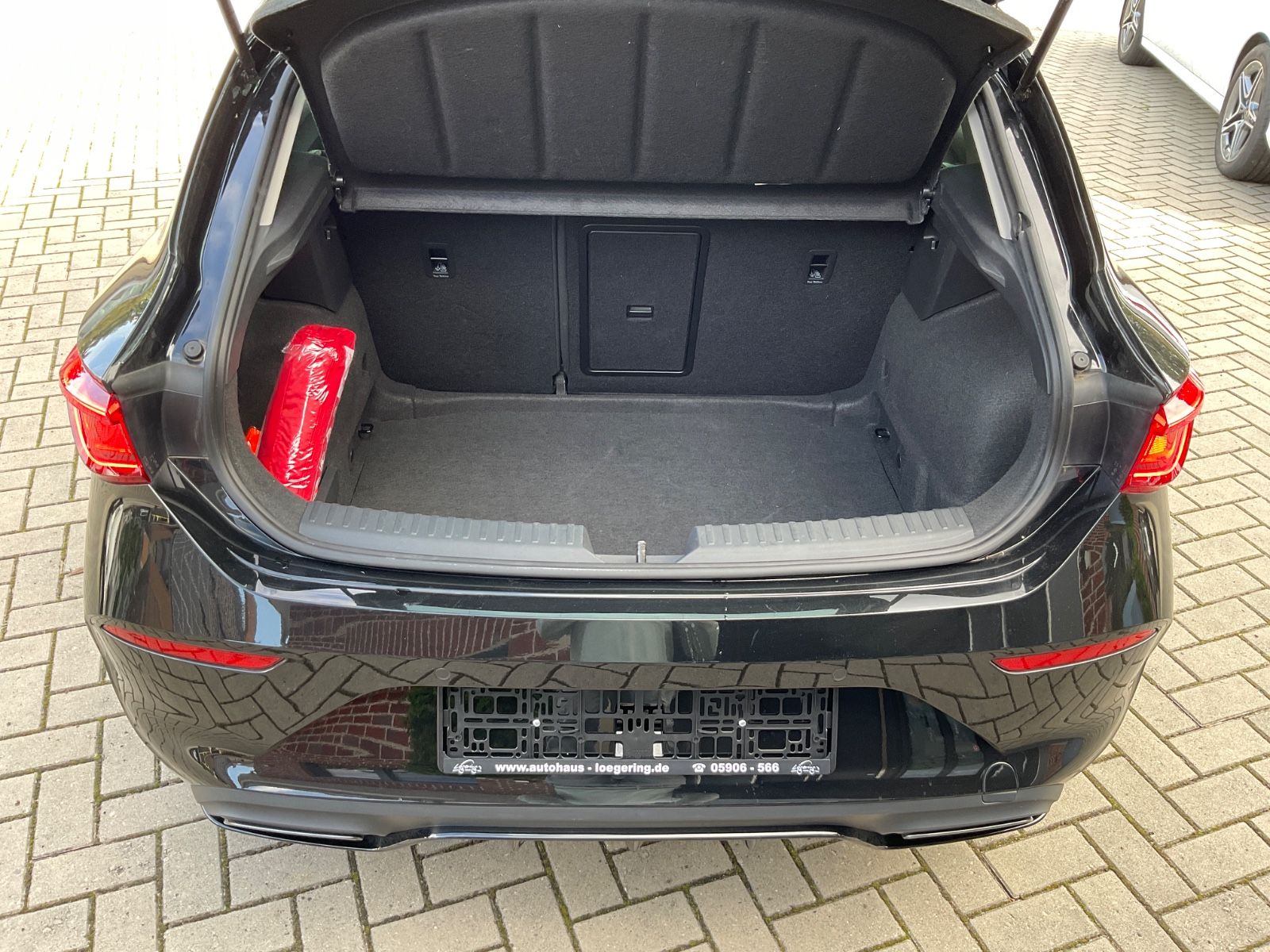 Fahrzeugabbildung CUPRA Leon 1.5 eTSI DSG,Kamera,Navi,VirtualDisplay