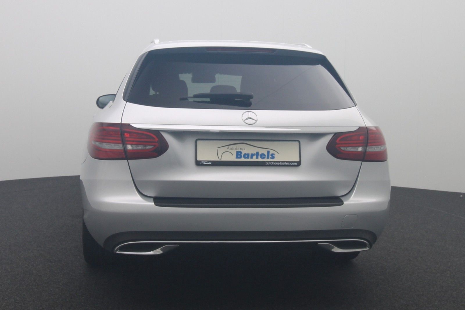 Fahrzeugabbildung Mercedes-Benz C 300 T-Modell 4Matic ACC AHK LED