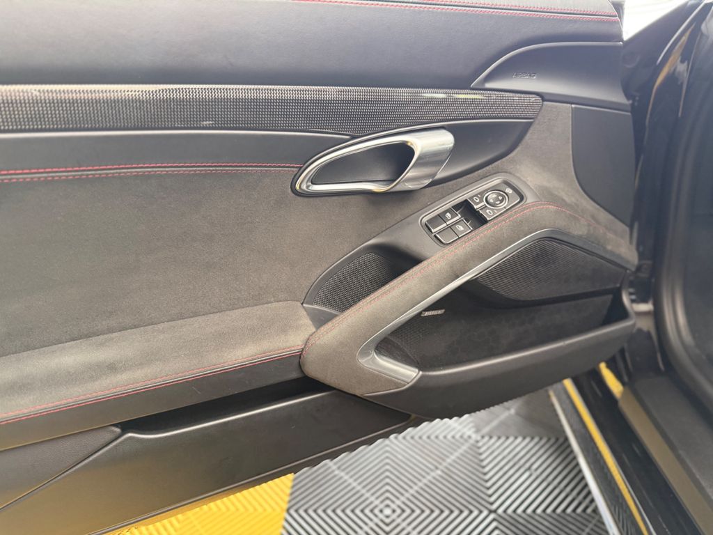 PORSCHE 718 Boxster/GTS 4.0/APPROV/GTS PAKET/BOSE/SP.CHR PORSCHE 718 Boxster/GTS 4.0/APPROV/GTS PAKET/BOSE/SP.CHR