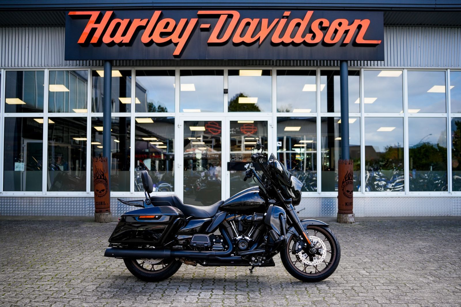 Fahrzeugabbildung Harley-Davidson FLHXST STREET GLIDE ST 117 - Kesstech - Rockford