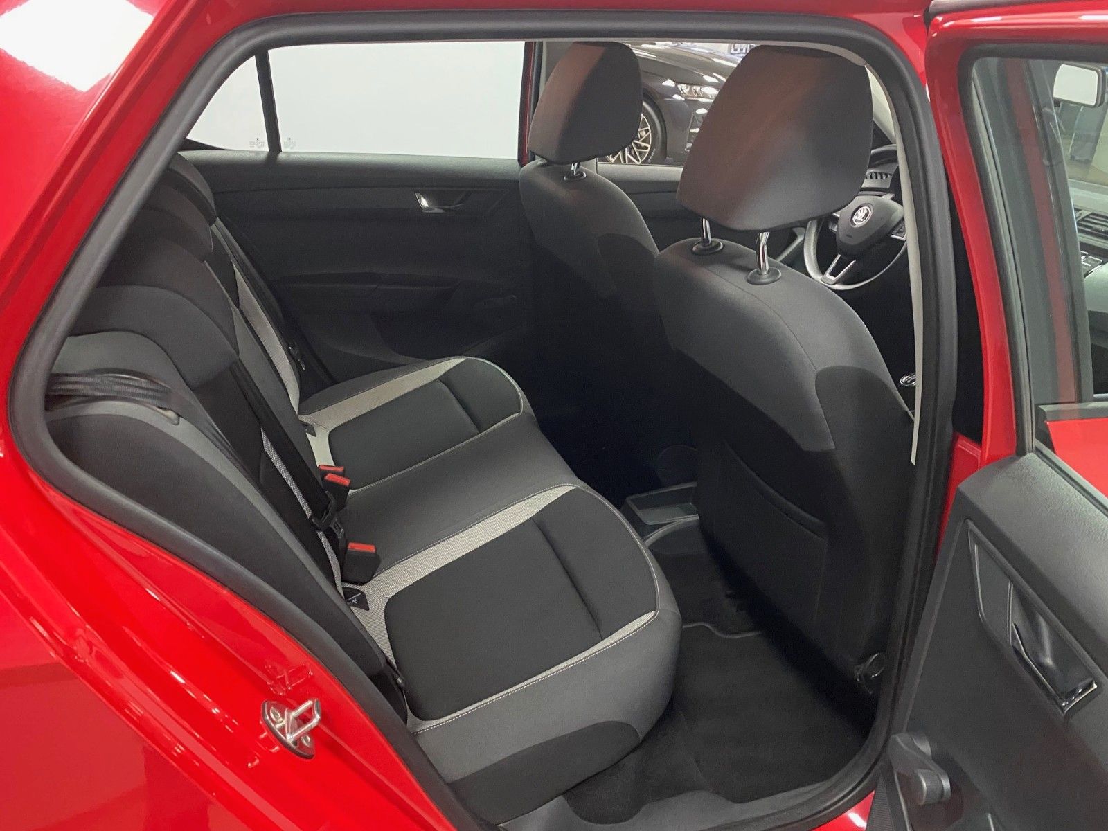 Fahrzeugabbildung SKODA Fabia 1.0l MPI Ambition+SITZHEIZUNG+TELEFON+ALU+