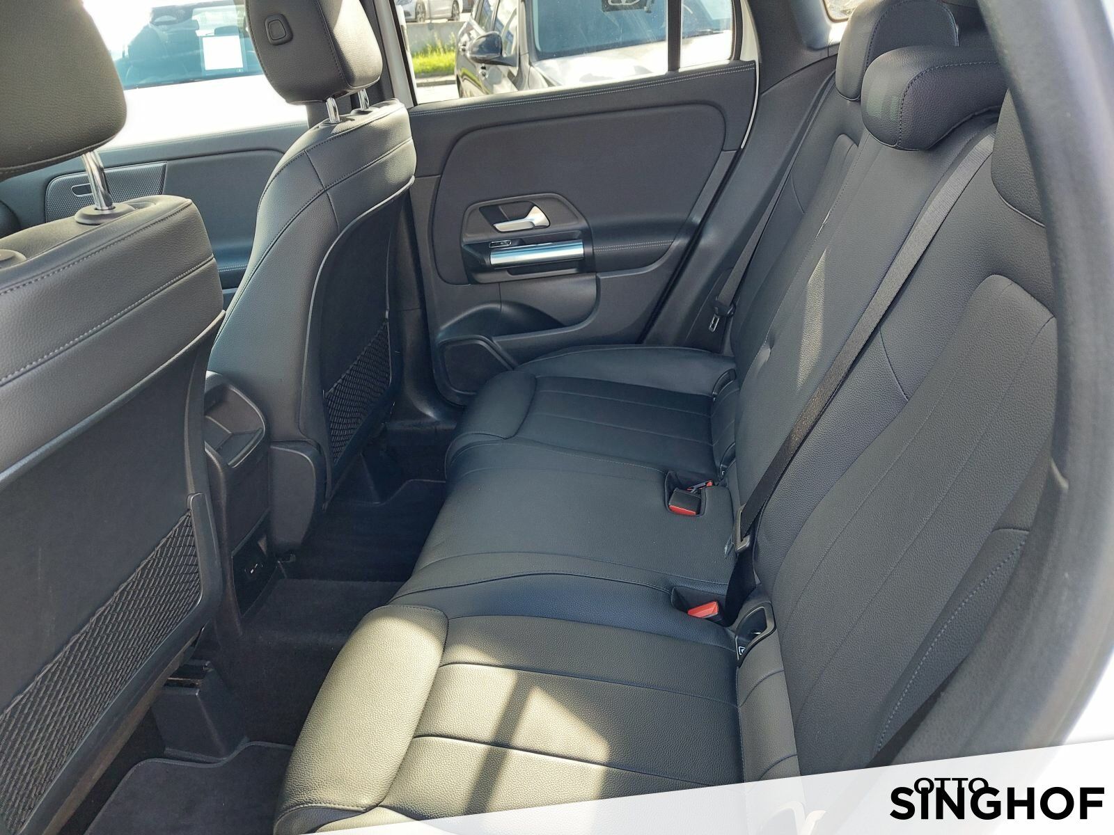 Fahrzeugabbildung Mercedes-Benz GLA 200 Progressive +AHK+Pano+Night+LED+Rü Kam+