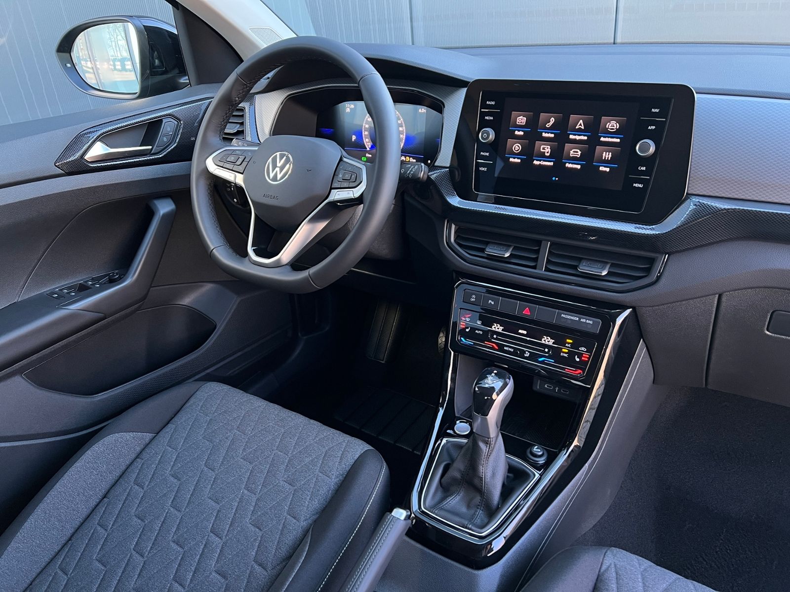 Fahrzeugabbildung Volkswagen T-Cross Life 1.0 TSI DSG *IQ.Light, Climatronic,