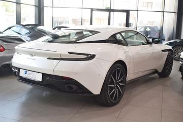 2017 Aston Martin DB11 — фото 8