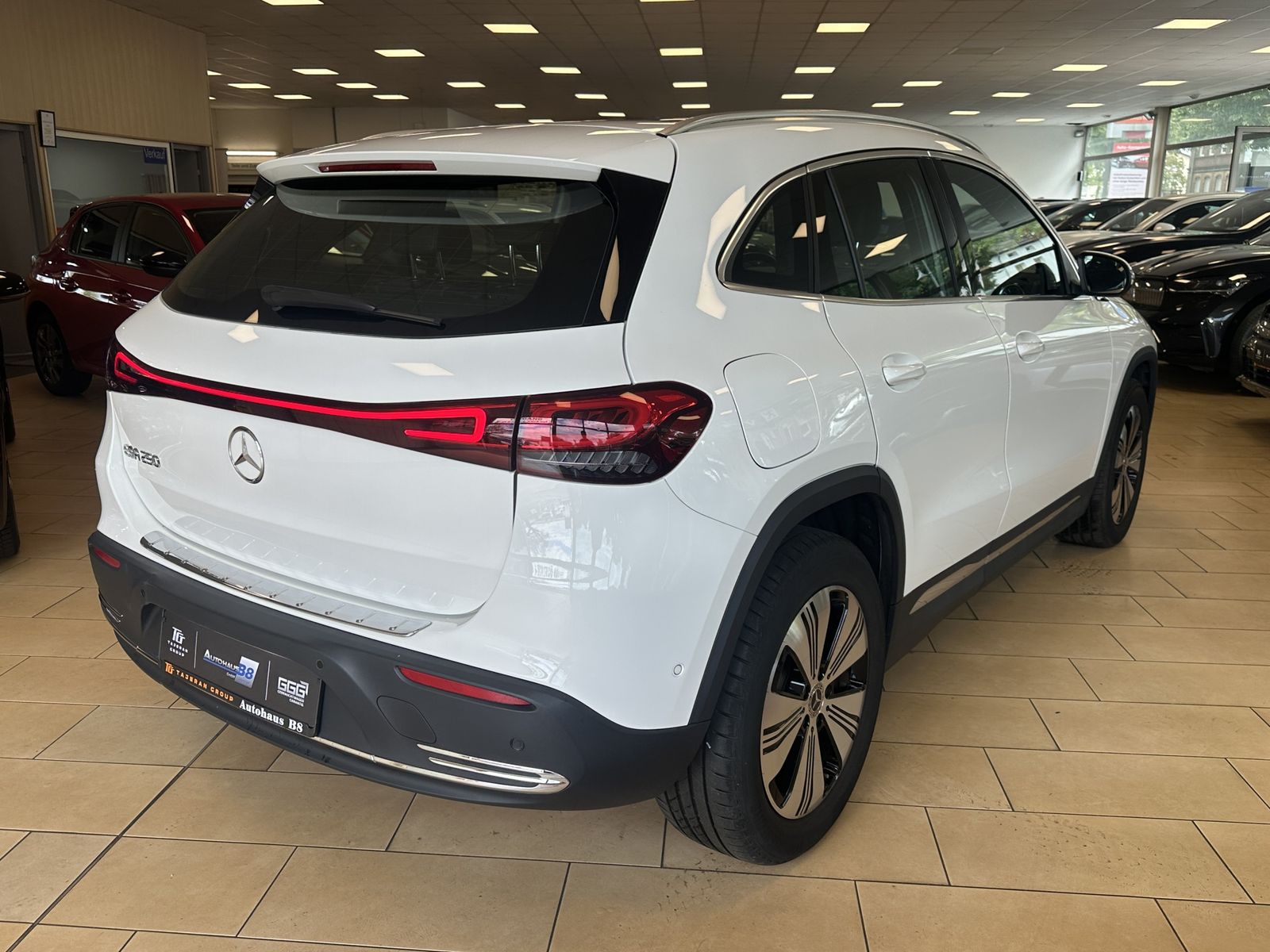 Mercedes-Benz EQA 250 Advanced*Pano*MBUX*CAM*Leder*Navi*SHZ foto 5