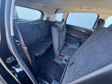 Ford S-Max - 11