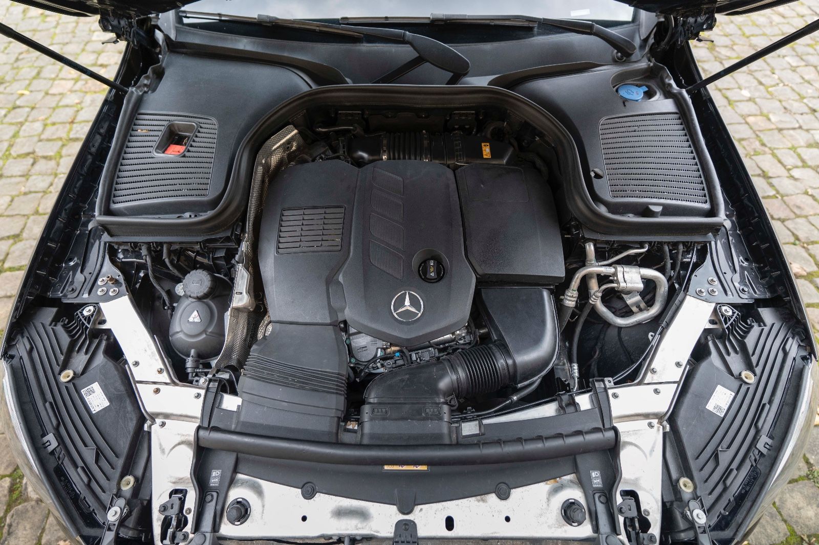 Fahrzeugabbildung Mercedes-Benz GLC 300d 4Matic AMG-LINE LED KAM NAV