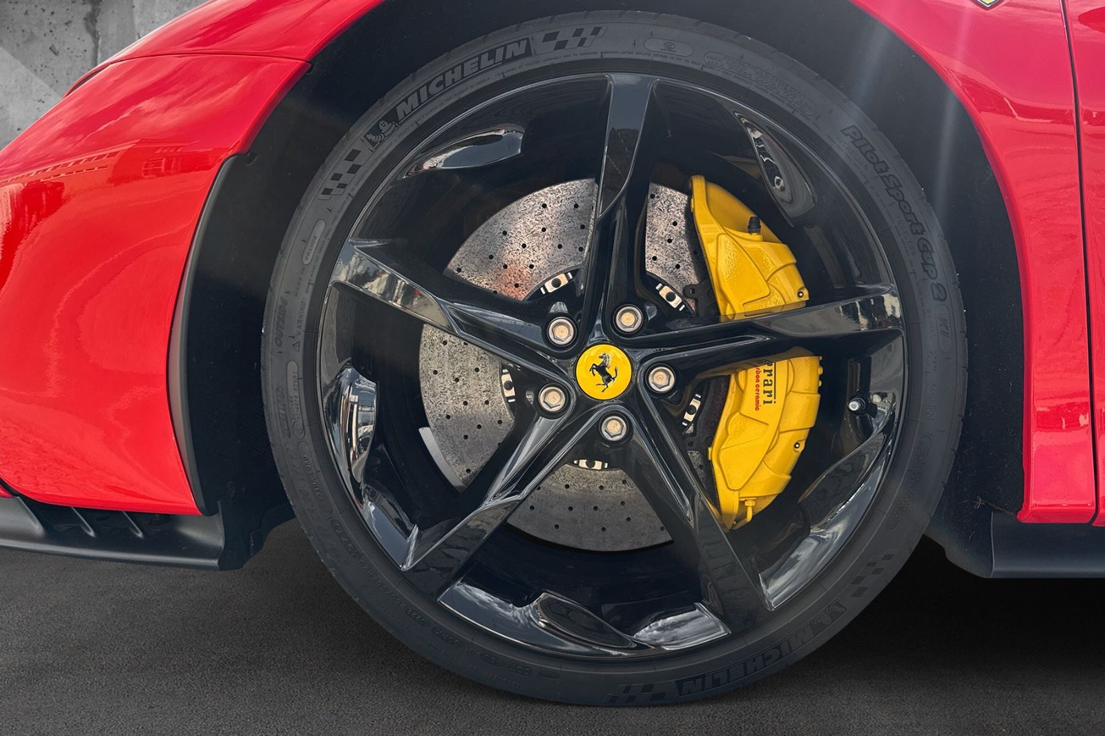 Fahrzeugabbildung Ferrari SF90 Spider*belüftete Sitze*Nackenhzg*Lift*JBL*