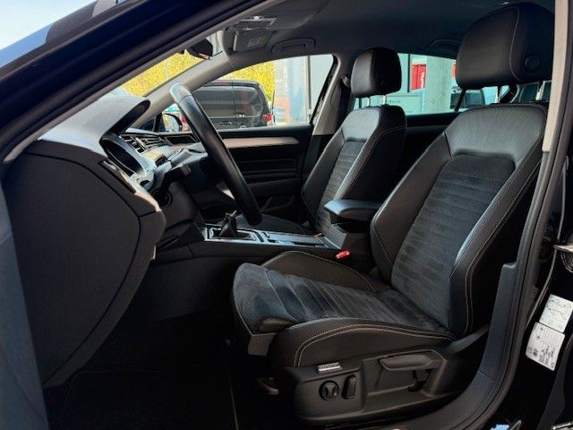 Fahrzeugabbildung Volkswagen Passat lim. Elegance 1.5l 150PS Navi/PDC/LED!