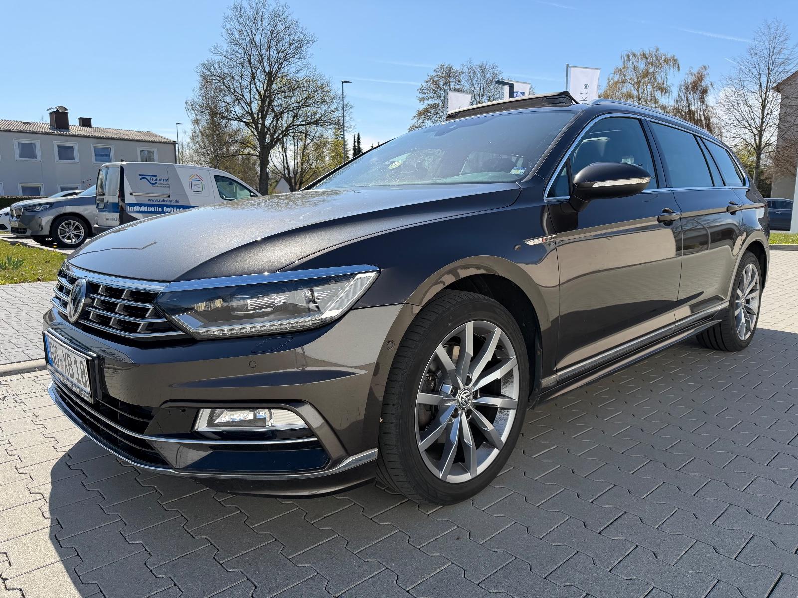 Volkswagen Passat R.line Highline 4Motion Aut-Pano AHK Voll