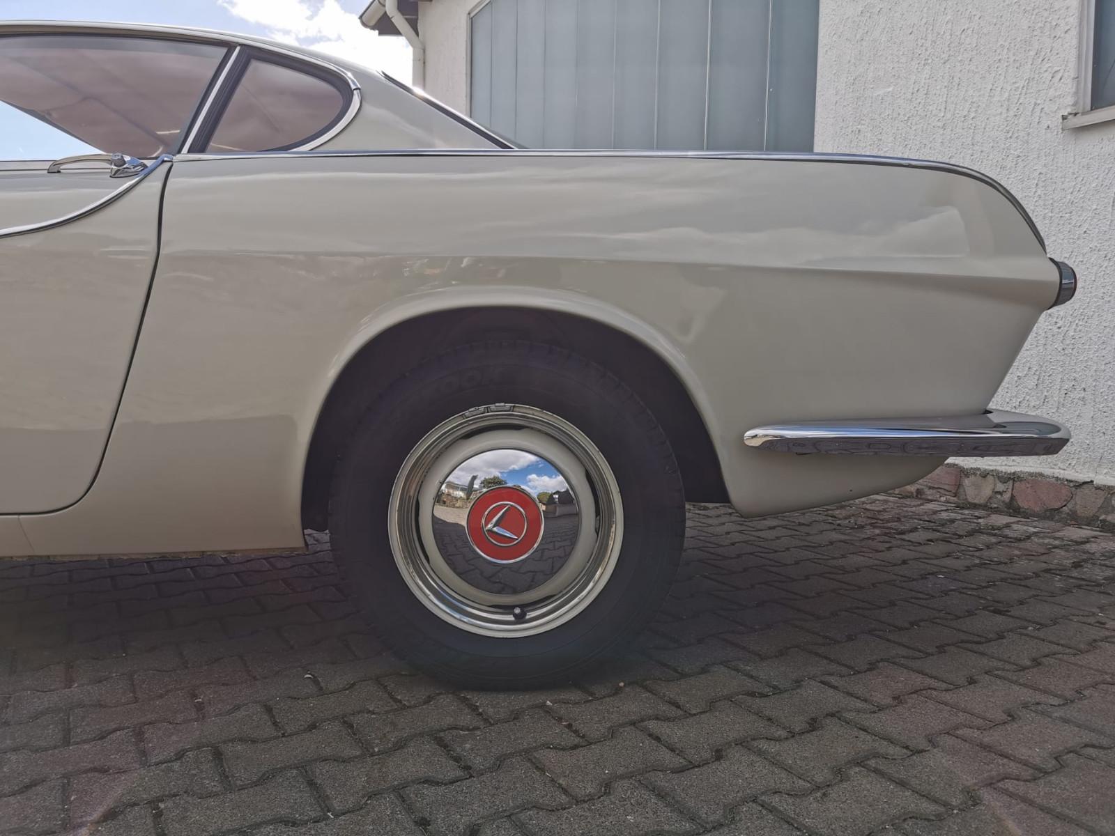 Volvo P1800