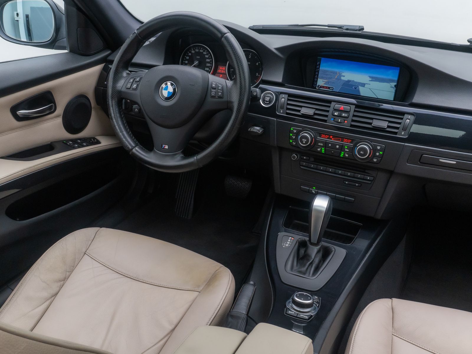 Fahrzeugabbildung BMW 325d GeschwindigReg Xenon PDC Alarm HiFi Leder