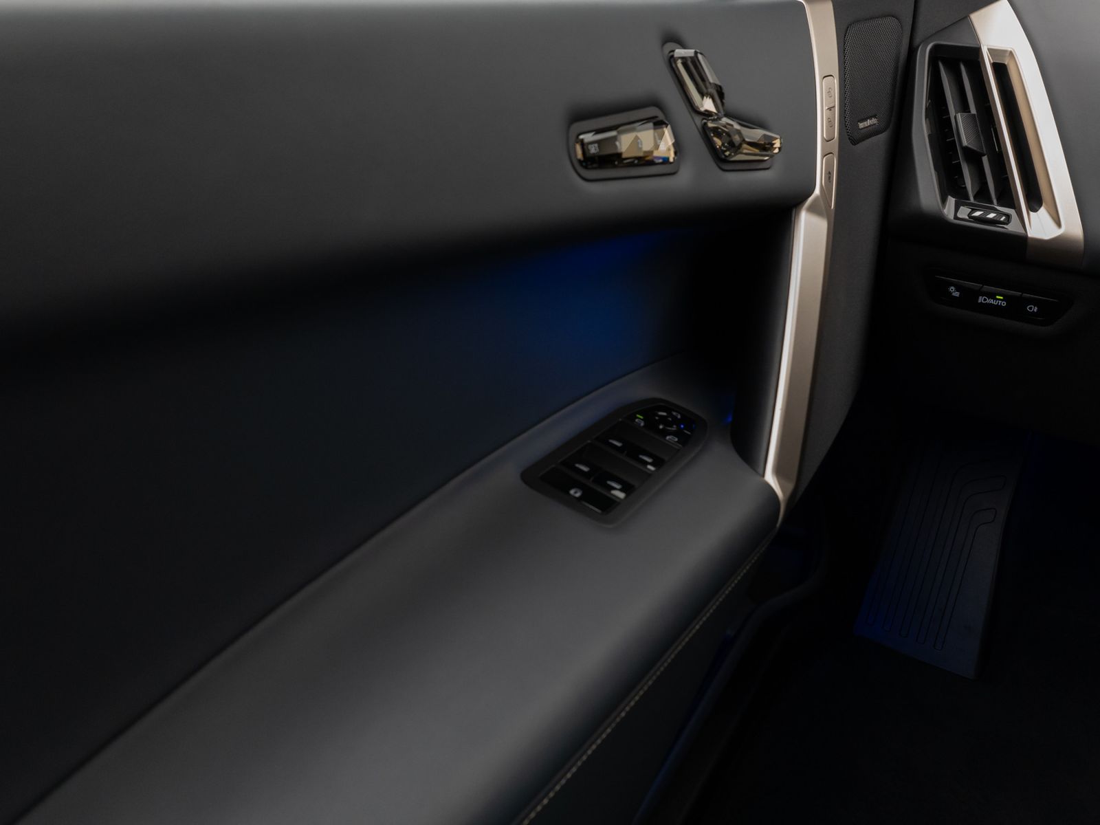 Fahrzeugabbildung BMW iX xD40 Sport 360°Laser H/K DAB AHK ACC 22Zoll