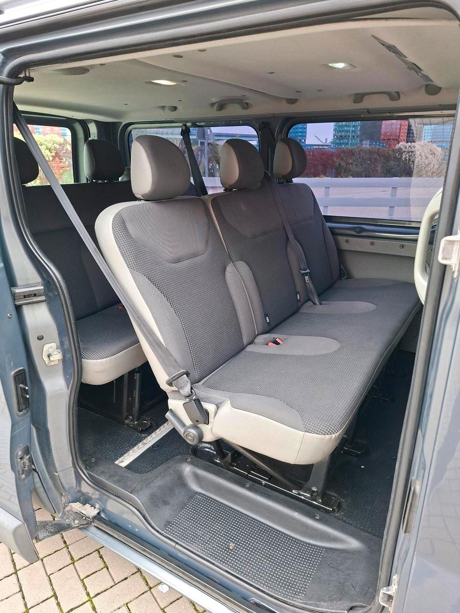 Opel Vivaro 2011 — photo 8