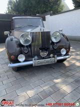 Rolls-Royce Silver Wraith - Rolls-Royce Wraith mit Benzin-Antrieb: Limousine