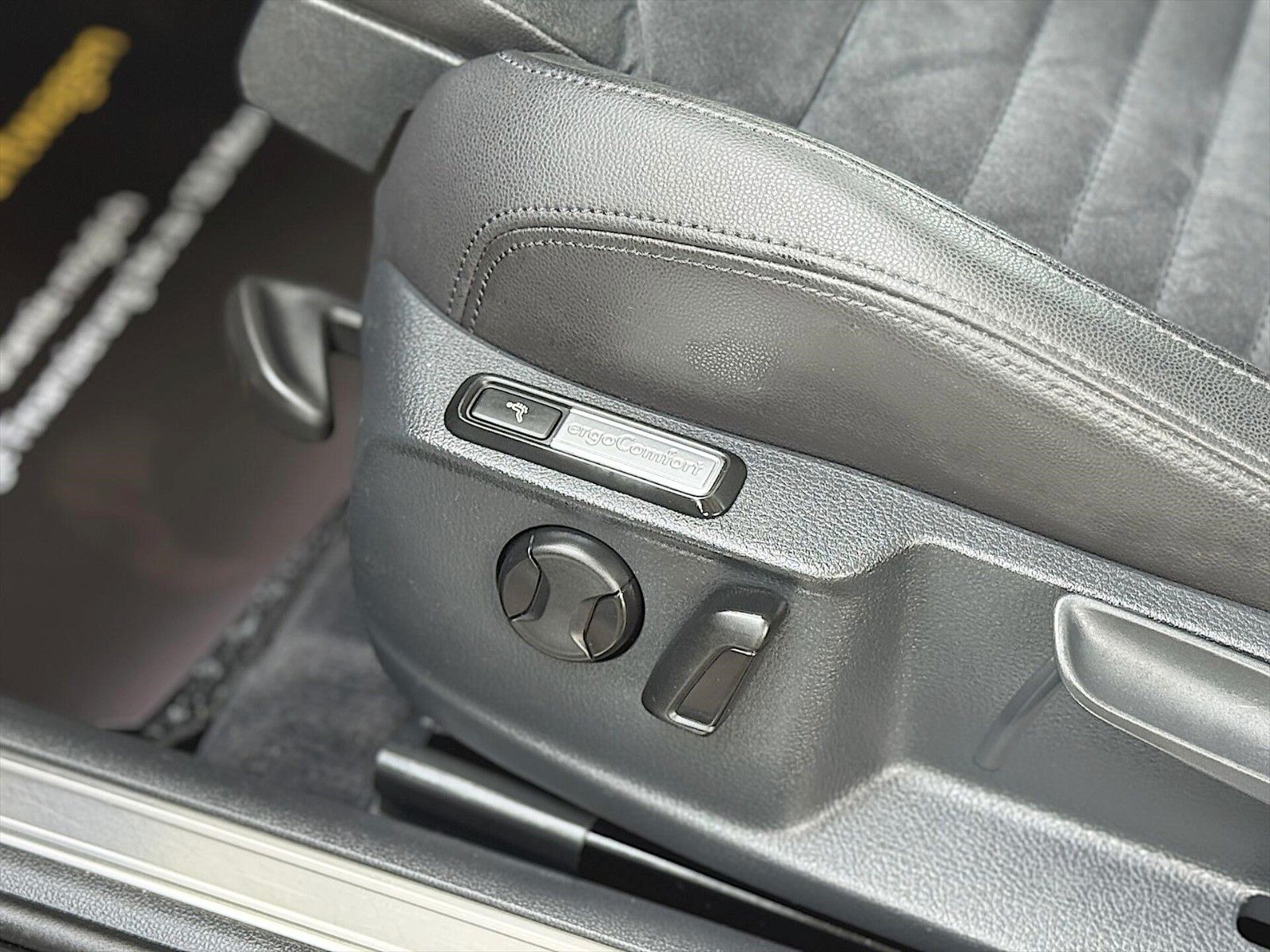 Fahrzeugabbildung Volkswagen Passat Variant 2.0 TDI Highline DSG *LED*Navi*