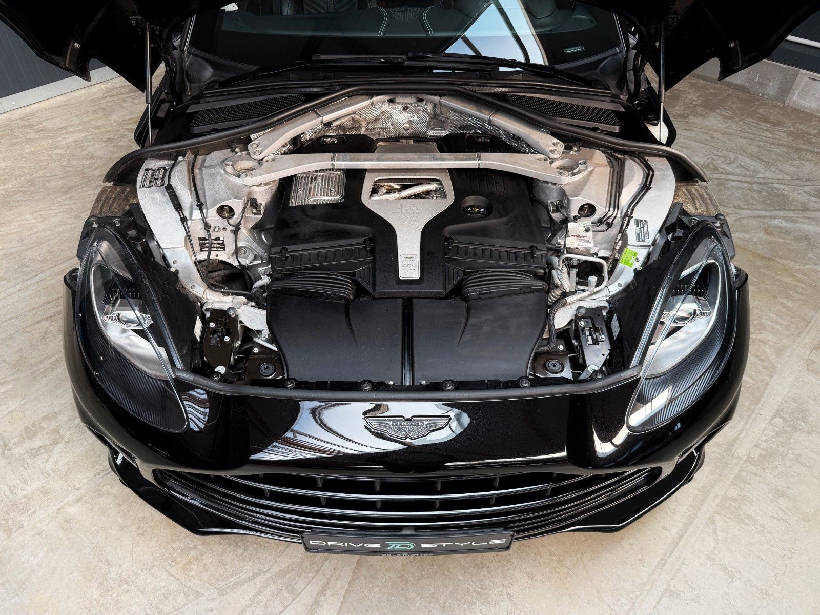 Fahrzeugabbildung Aston Martin DBX 4.0 V8 DBX707 + 2.Hand + Top Geplfegt