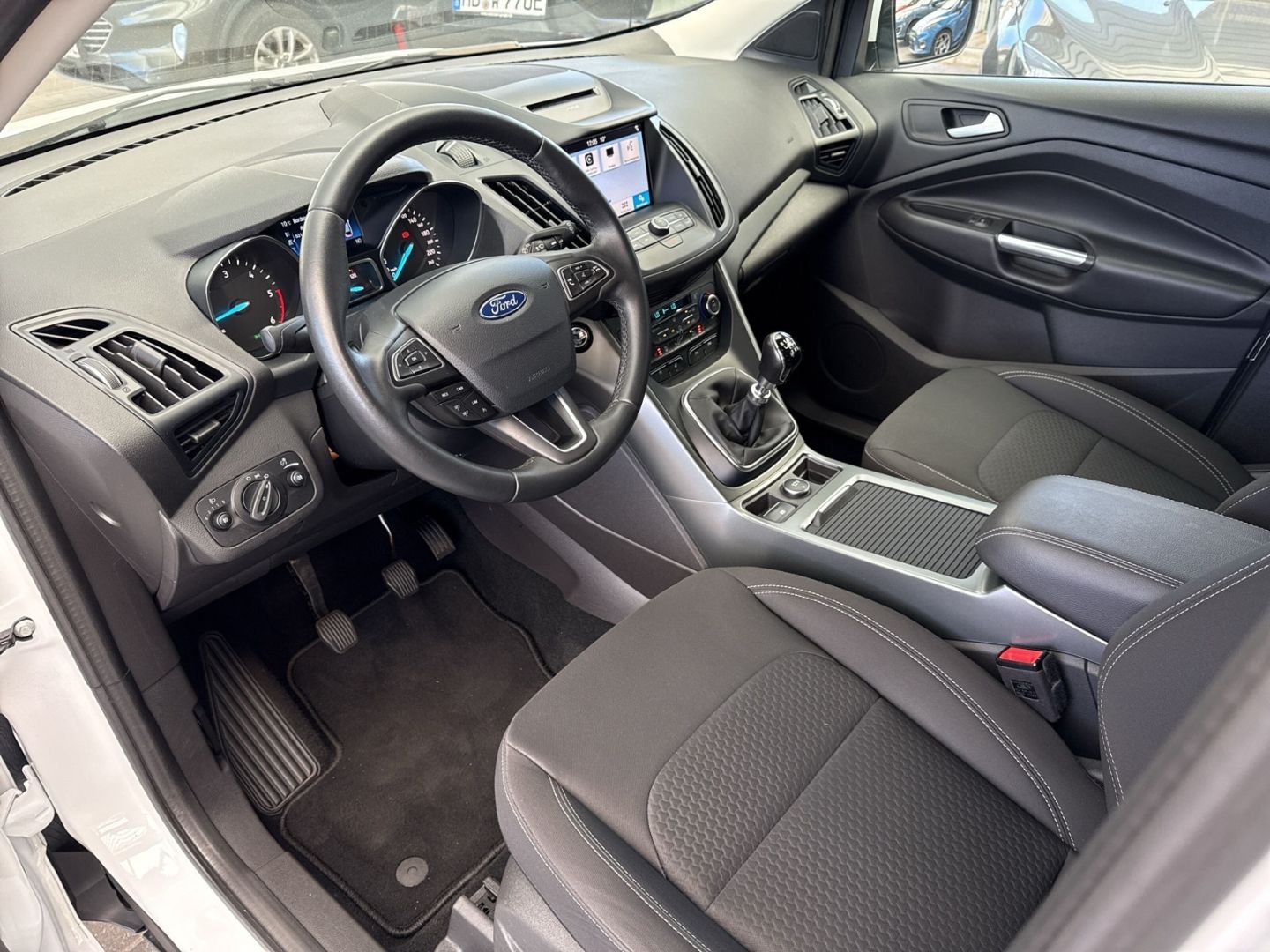 Fahrzeugabbildung Ford Kuga Cool & Connect PPS v+h Winterpaket