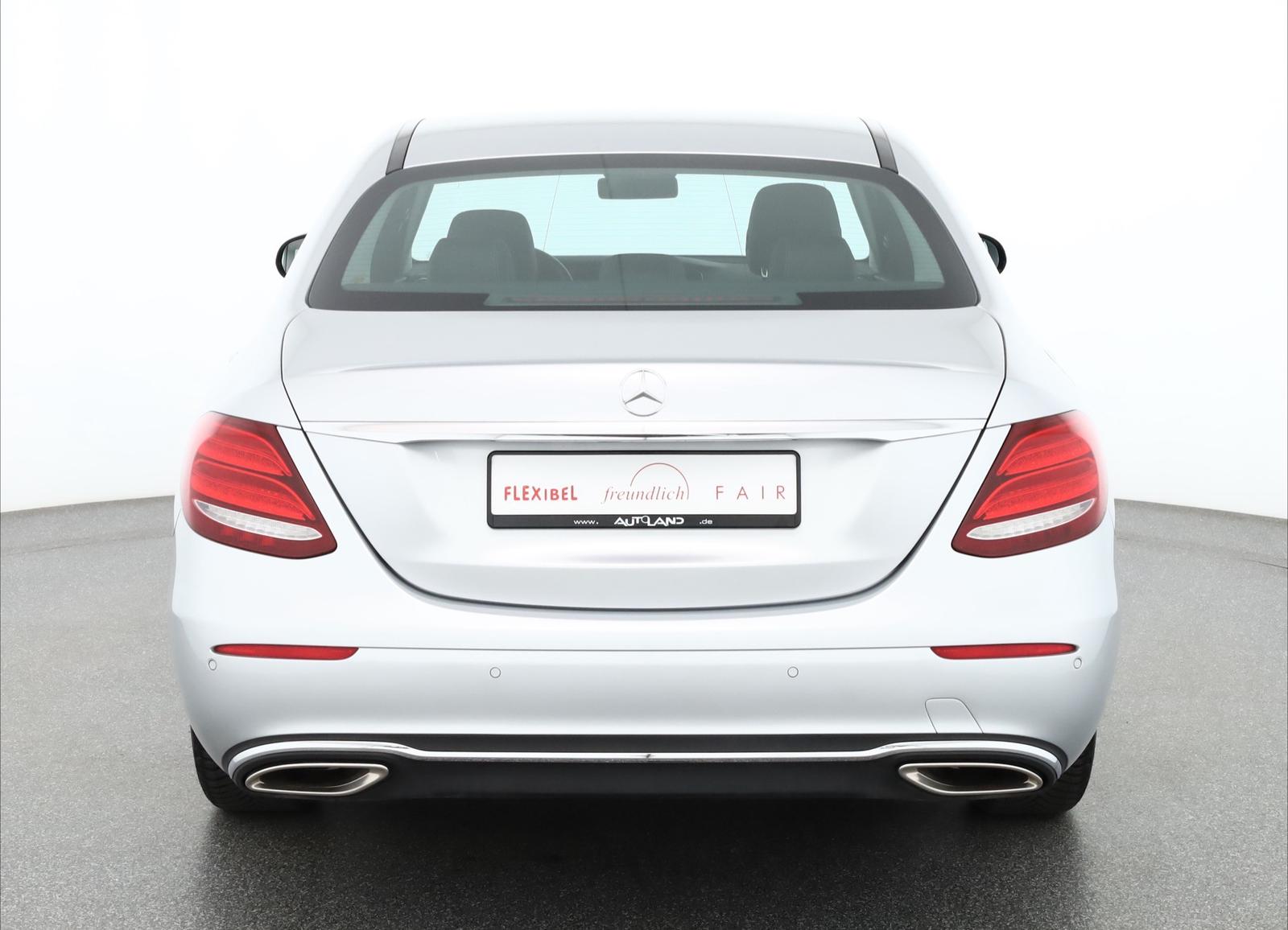 Mercedes-Benz E200 Avantgarde LED Kamera Navi Sitzheizung