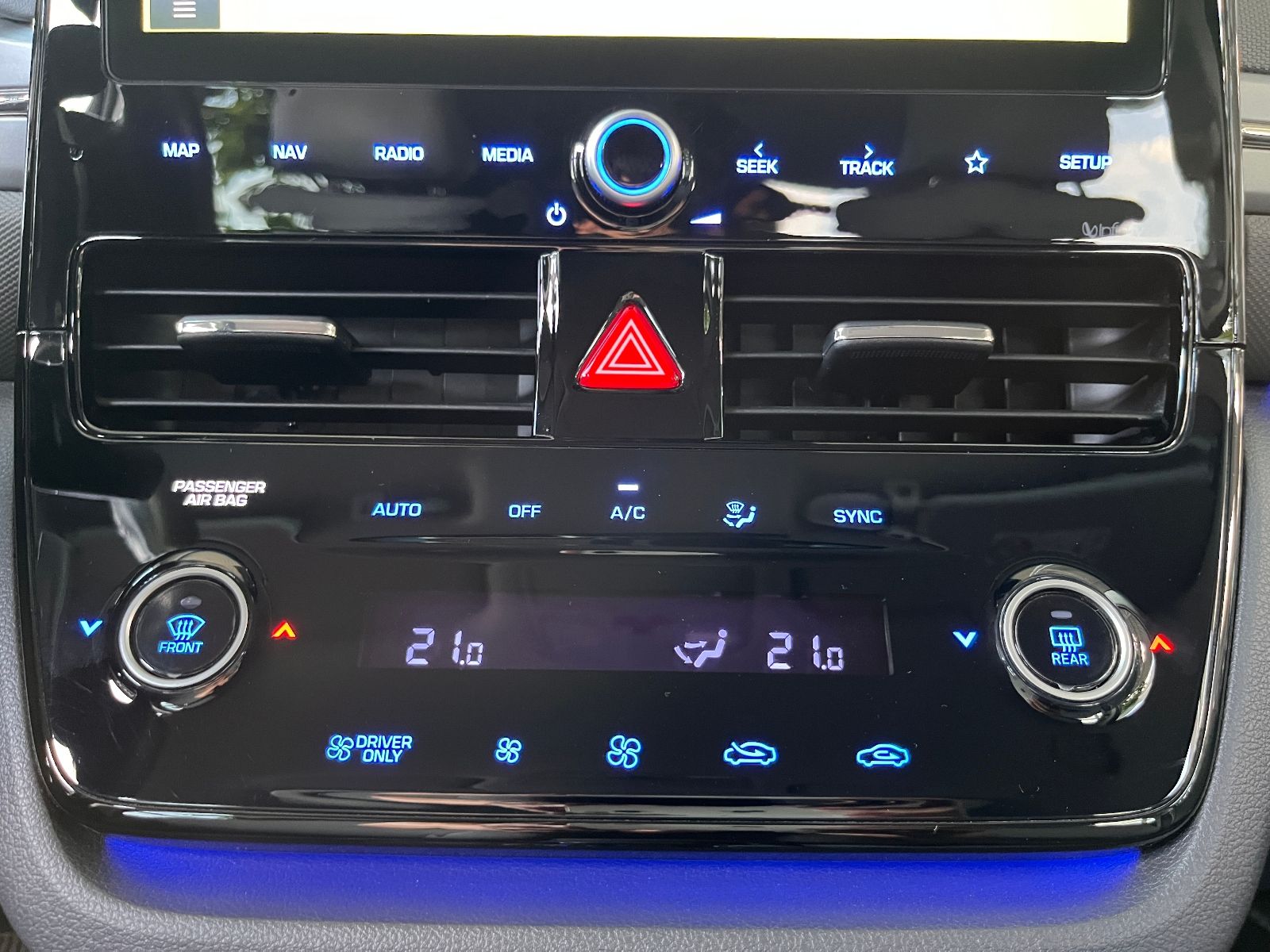 Fahrzeugabbildung Hyundai IONIQ Style Hybrid KLIMA LED NAV SHZ RFK