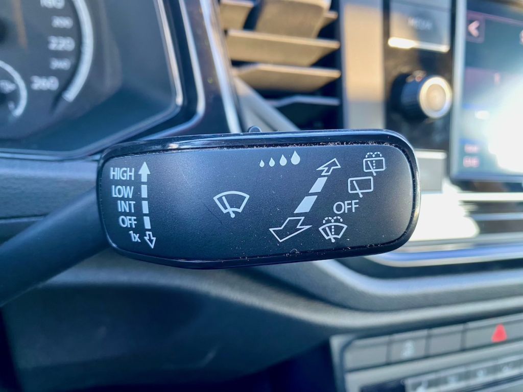 Fahrzeugabbildung Volkswagen T-Roc 1.0 TSI OPF AAC SHZ CARPLAY PDC ALU