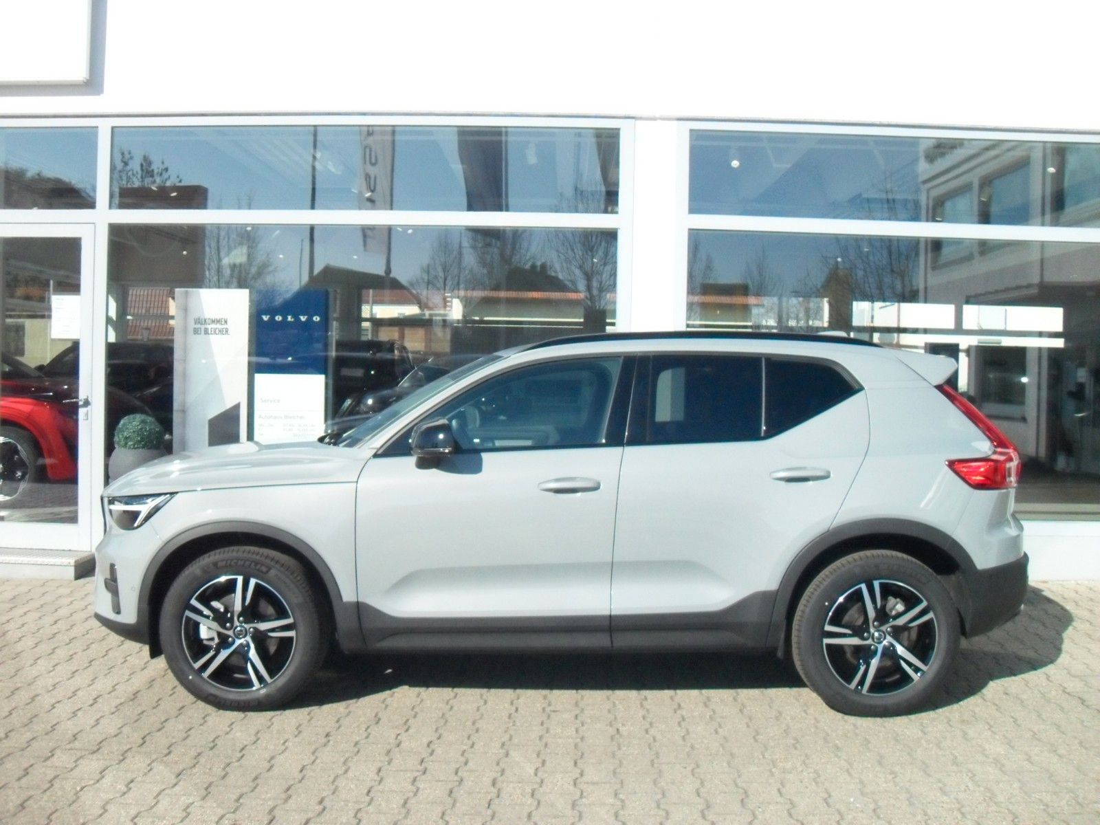 Fahrzeugabbildung Volvo XC 40 B3 Plus Dark | Standheizung | 360°