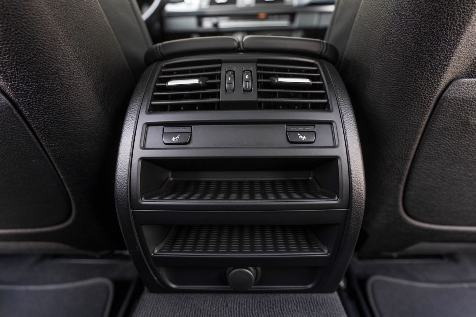 Fahrzeugabbildung BMW 550IX M-SPORTPAKET HUD B&O ACC HUD KAM TOTW