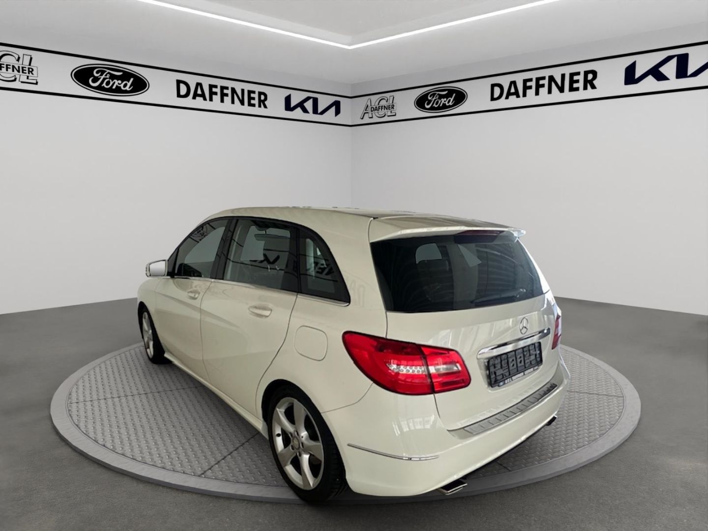 Fahrzeugabbildung Mercedes-Benz B 180 Sportpaket AHK-el. klappb. Bi-Xenon SHZ No