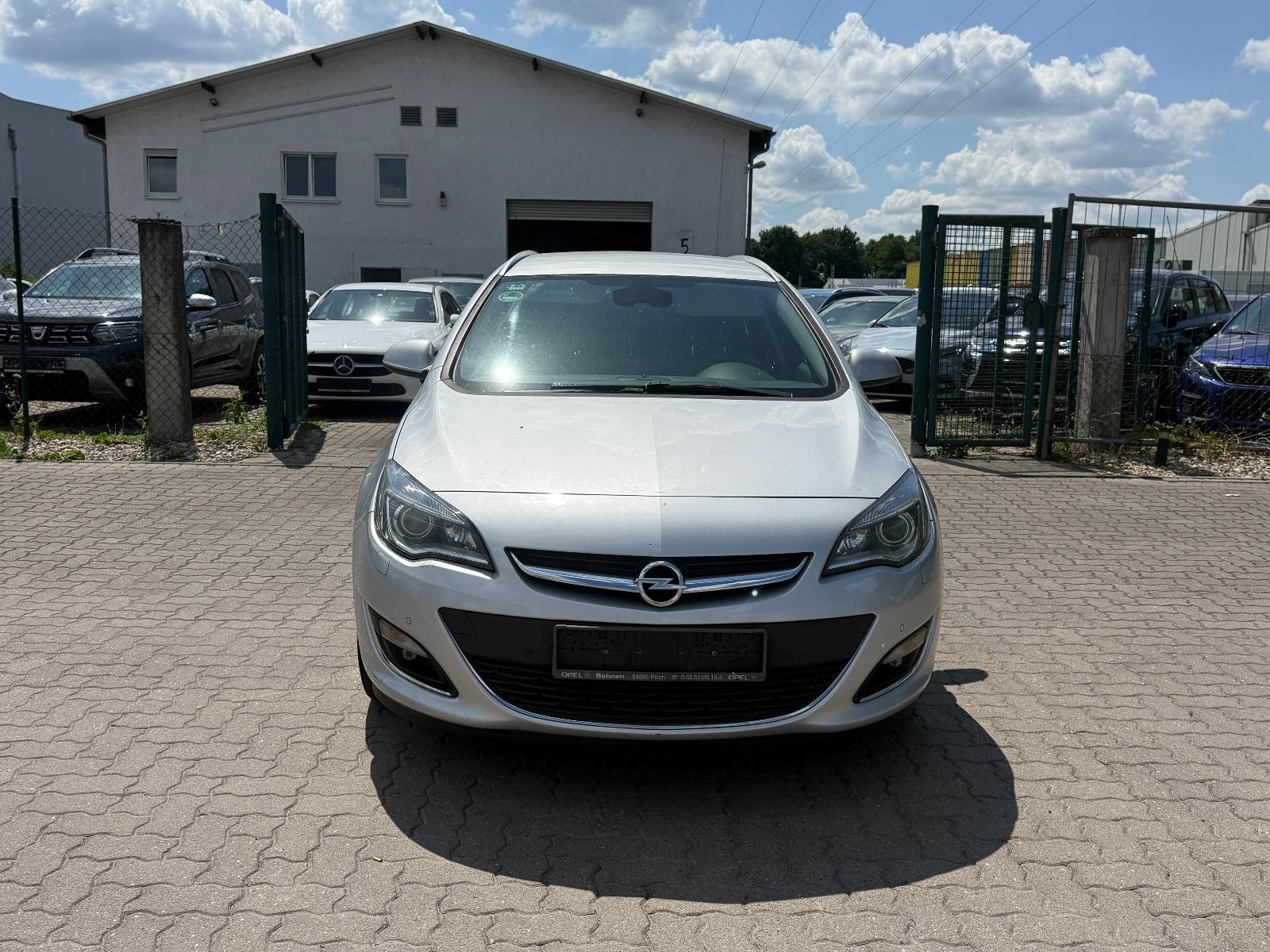 Opel Astra 2013 — photo 8