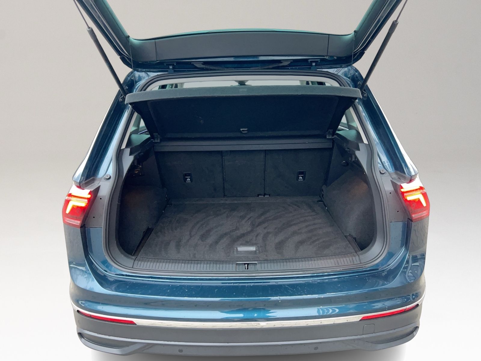 Tiguan Life 2,0 l TDI 4MOTION, AHK, IQ Light, Bu