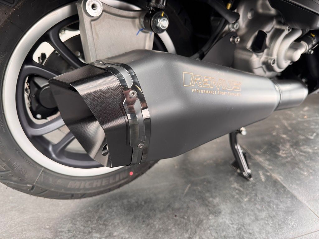 Fahrzeugabbildung Vespa GTS 300 SUPER RST E5 *REMUS-AGA *77,- € mtl. !