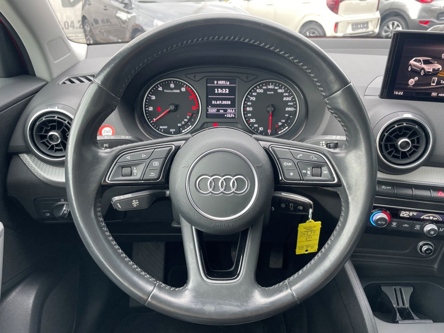 Fahrzeugabbildung Audi Q2 basis ultra Klima Müdigkeitswarner SHZ PDC