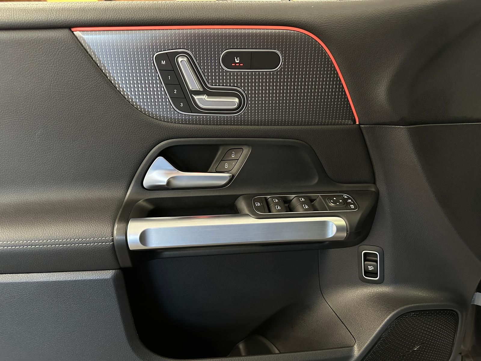 Mercedes-Benz EQB 350 4M AMG HUD Distronic Memory 360° Panor foto 24