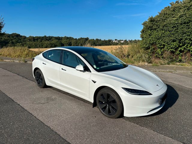 Tesla Model 3 2024 Long Range AWD | weiß/weiß