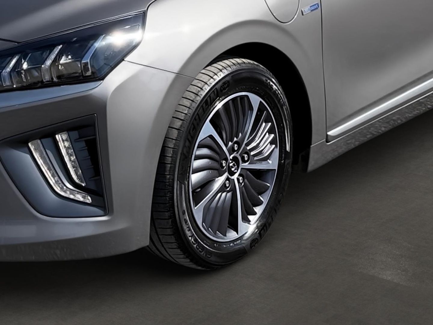 Fahrzeugabbildung Hyundai IONIQ 1.6 Plug-In Hybrid STYLE-Paket Navigation