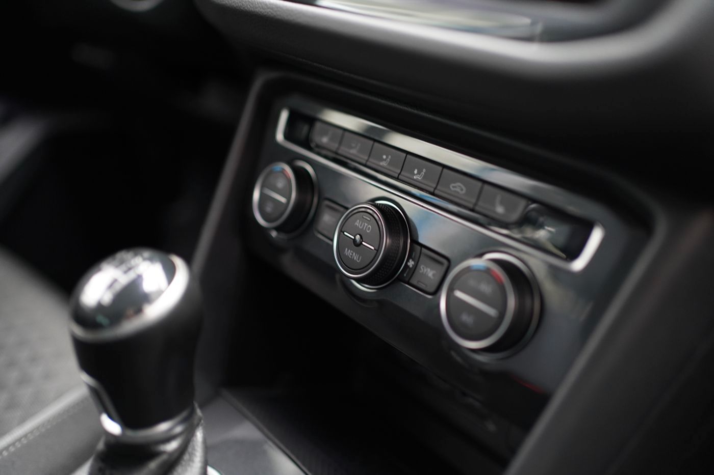 Fahrzeugabbildung Volkswagen Tiguan 1.4 TSI Comfortline Navi+Einparkhilfe+ACC