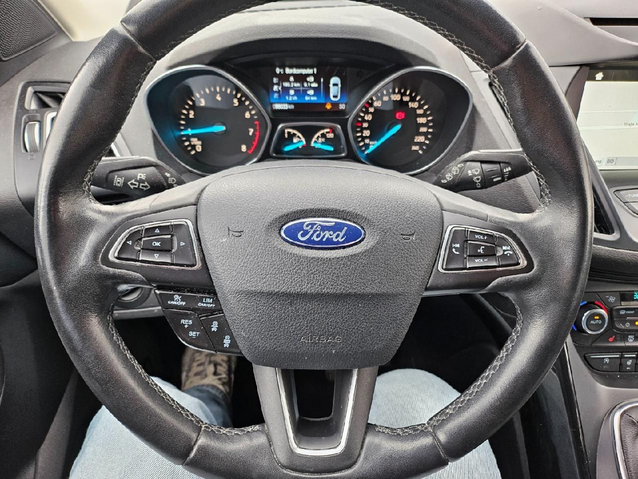 Fahrzeugabbildung Ford Kuga Titanium