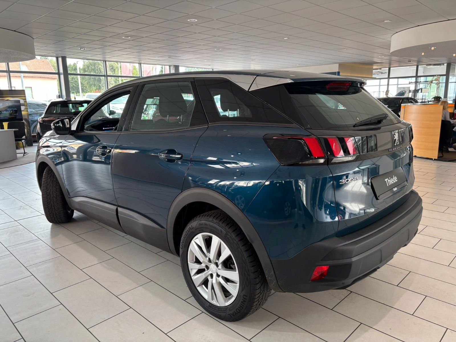 Fahrzeugabbildung Peugeot 3008 1.2T ACTIVE PACK NAVI/LED/SPORT/VIRT/PDC
